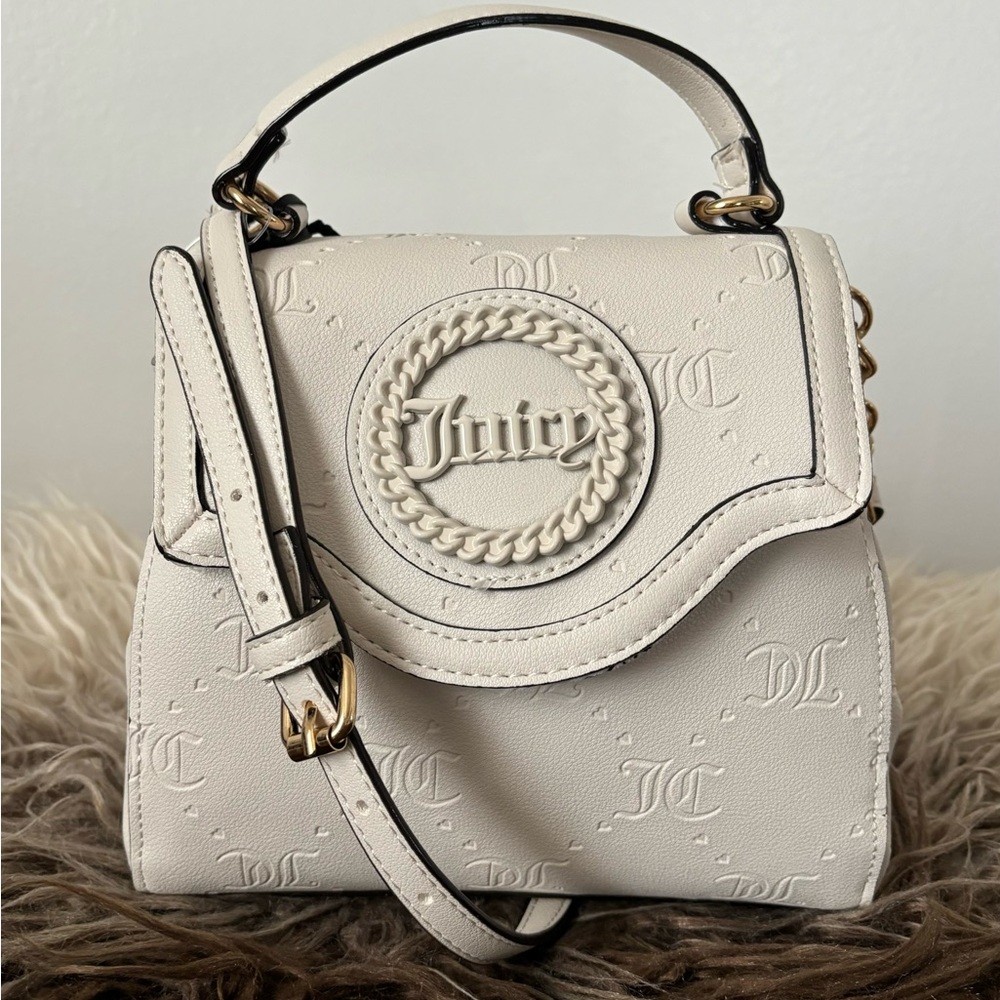 JUICY COUTURE Bag Stay in Circle Mini Crossbody - Ivory Cream Angel Deboss NWT - Picture 1 of 11
